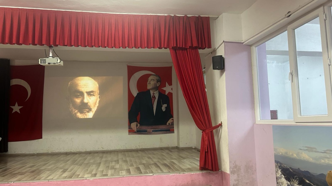 12 Mart İstiklal Marşının Kabulü ve  Mehmet Akif Ersoy'u Anma Etkinlikleri Okulumuzda Düzenlendi